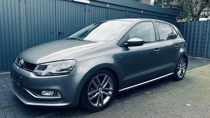 Grau Gebraucht 2015 VW Polo LOUNGE Kleinwagen | 10.399 € (Fairer Preis) - Bild 1/4