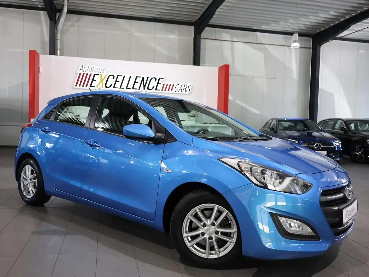 Gebraucht Hyundai i30 Style 135 PS (99 kW) 2017 Blau Kleinwagen