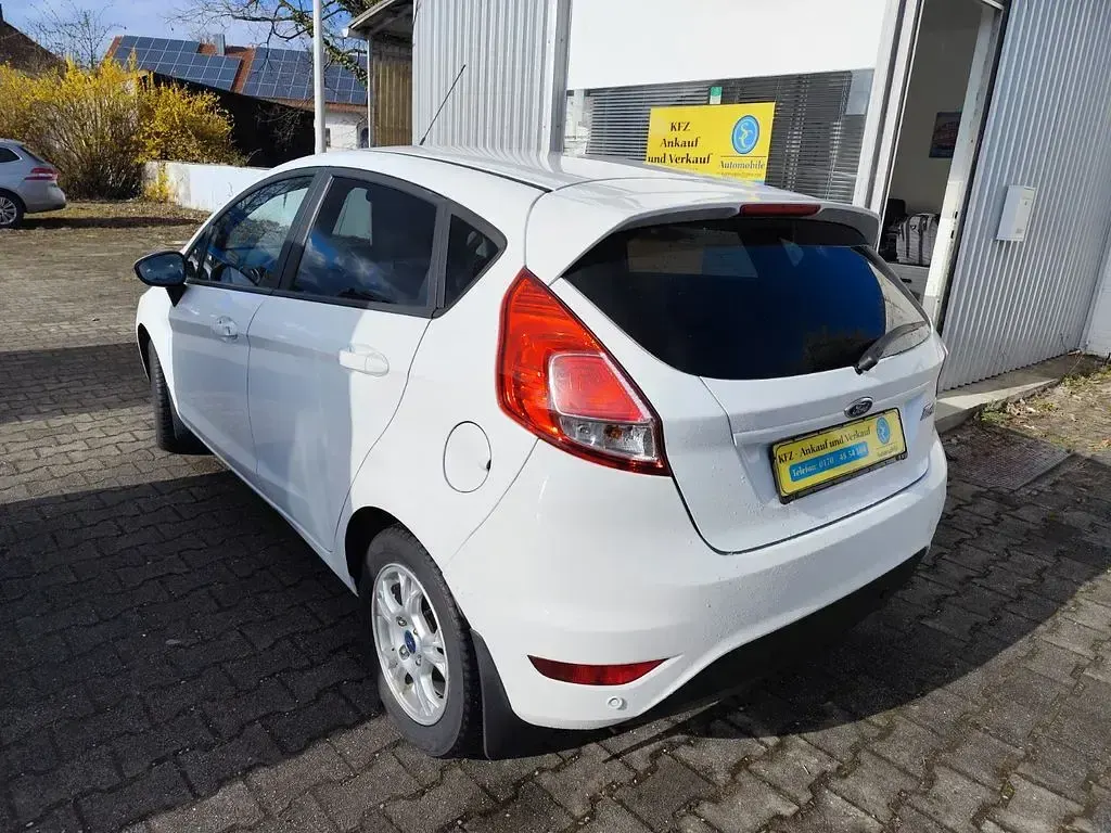 Używany Ford Fiesta SYNC Edition 80 KM (58 kW) 2015 Biały Hatchback
