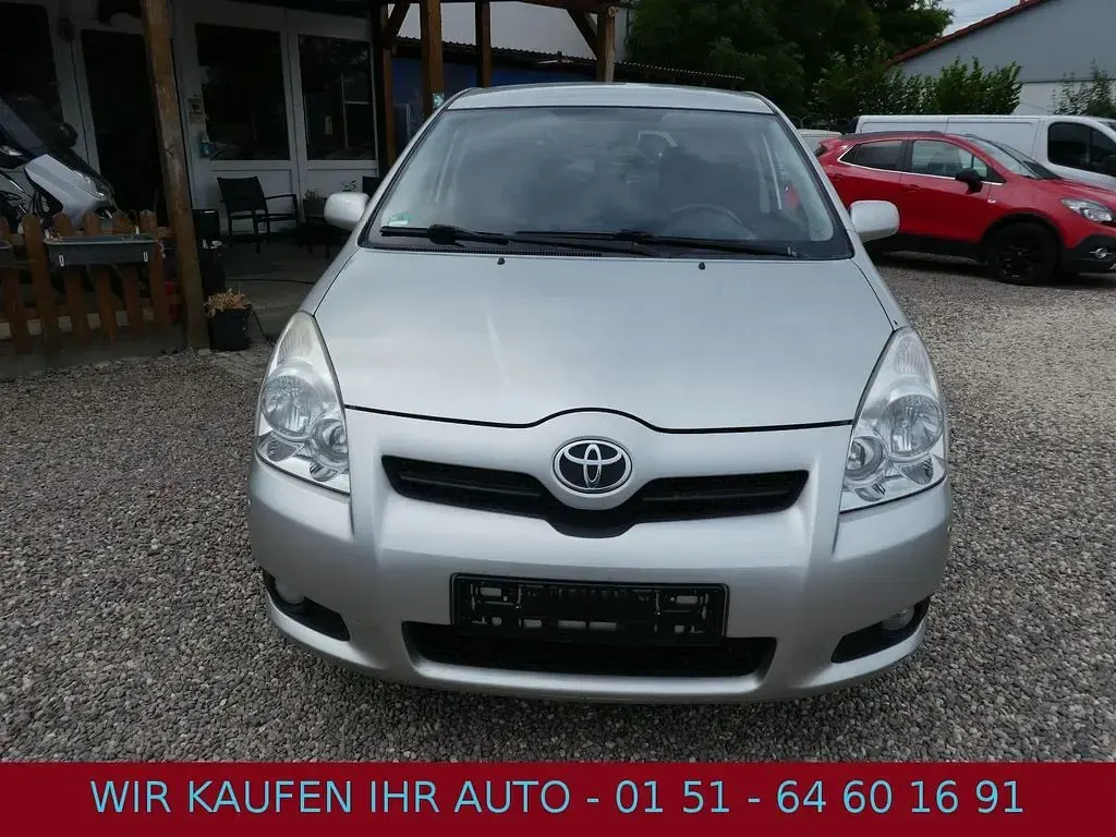 Gebraucht Toyota Corolla Verso Team 136 PS (100 kW) 2009 Silber Van / Kleinbus