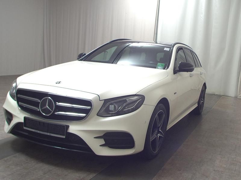Gebraucht Mercedes E300 AMG line 306 PS (225 kW) 2020 Weiss Limousine