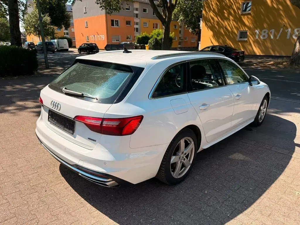 Gebraucht Audi A4 Sport 204 PS (150 kW) 2022 Weiß Kombi