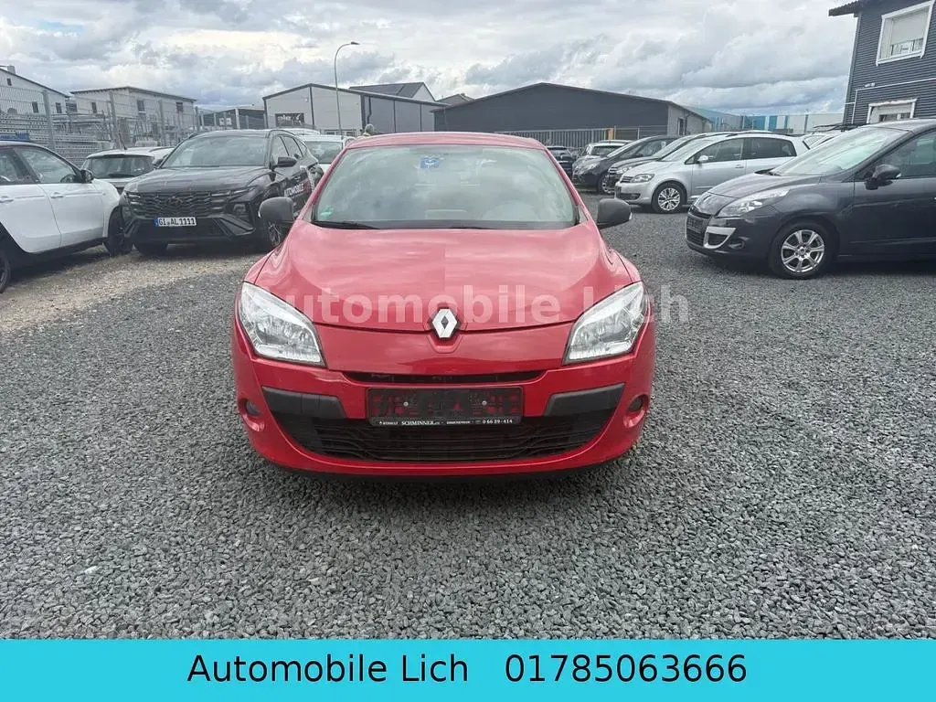 Gebraucht Renault Mégane 101 PS (74 kW) 2011 Rot Limousine