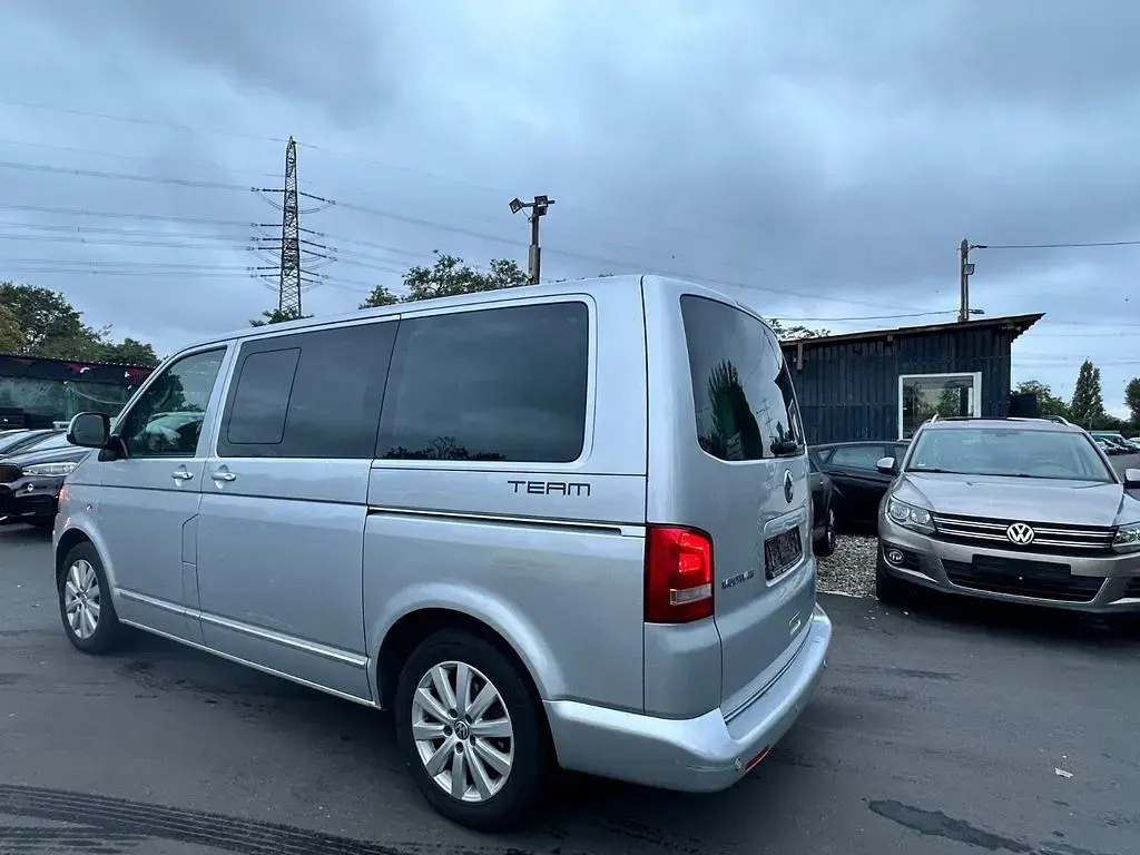 Second-hand VW Multivan Team 179 CP (131 kW) 2010 Argintiu Monovolum