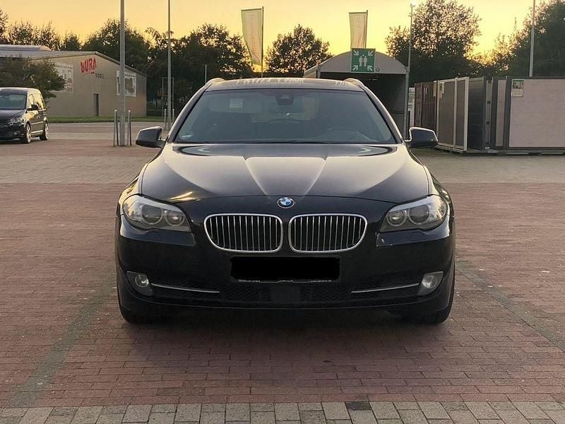Schwarz Gebraucht 2013 BMW 530 Sport Line Kombi | 8.100 € (Fairer Preis) - Bild 1/4