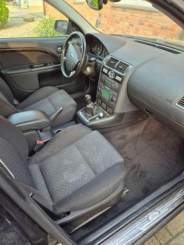 Gebraucht Ford Mondeo Ambiente 125 PS (91 kW) 2006 Schwarz Kombi