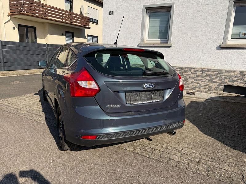 Gebraucht Ford Focus Titanium 116 PS (85 kW) 2012 Grau Limousine