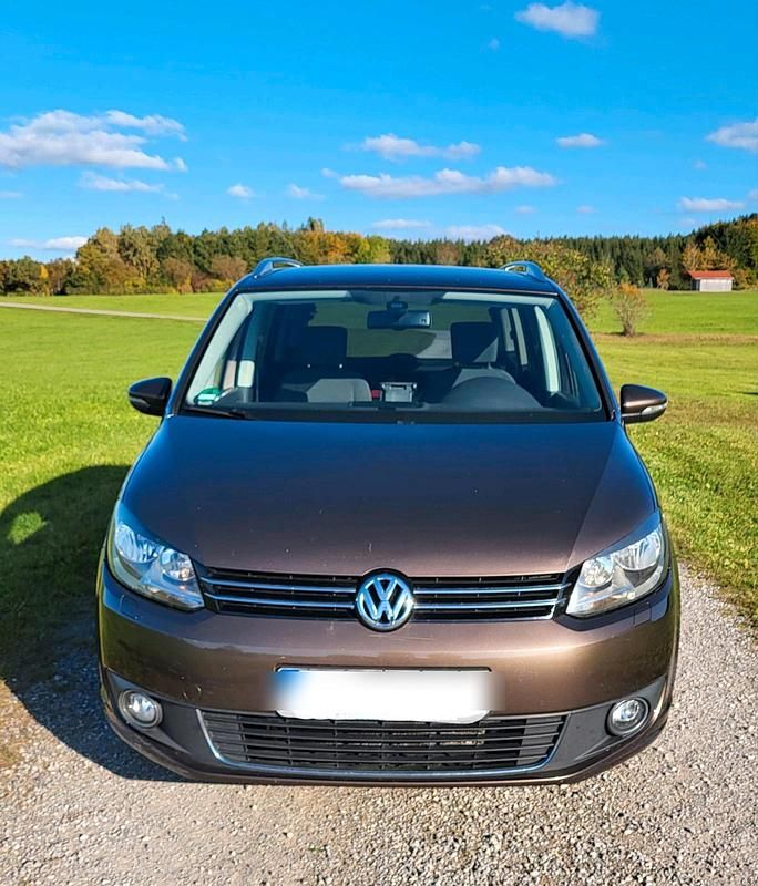 Braun Gebraucht 2012 VW Touran Highline Van / Kleinbus | 5.990 € (Superpreis) - Bild 1/4