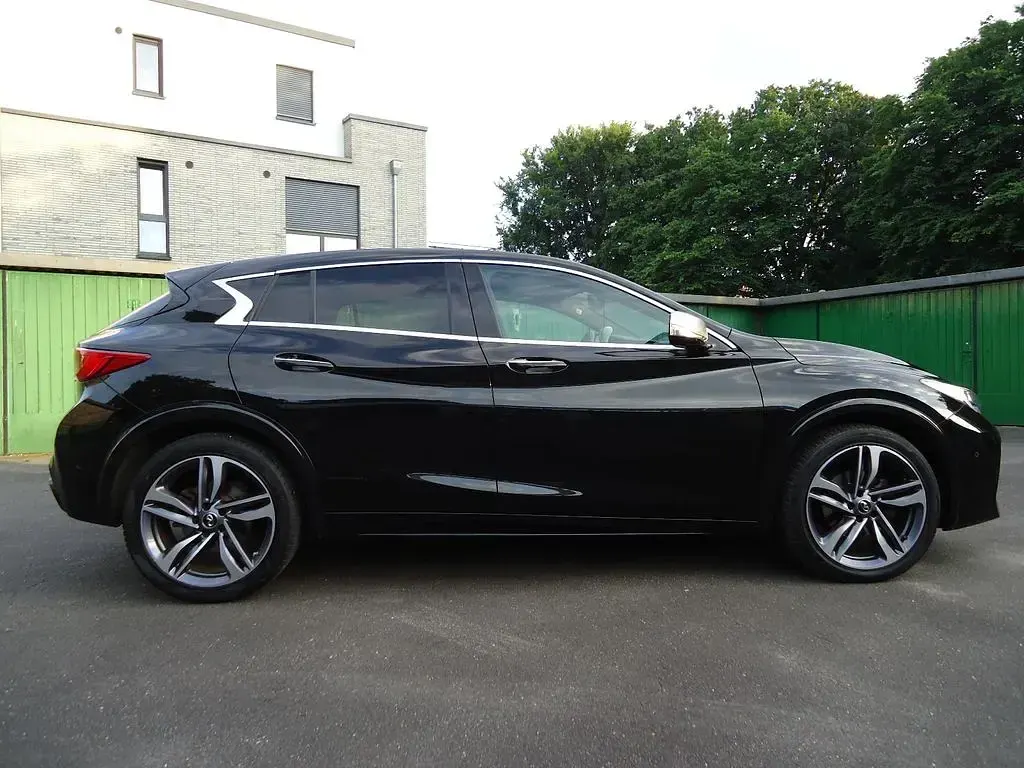 Gebraucht Infiniti Q30 Sport Tech 156 PS (114 kW) 2017 Schwarz Limousine