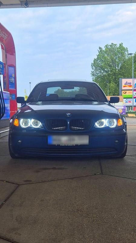 Gebraucht BMW 318 Basis 143 PS (105 kW) 2001 Blau Limousine