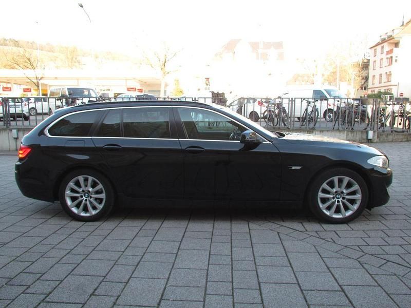 Gebraucht BMW 520 184 PS (135 kW) 2011 Schwarz Kombi