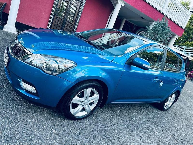 Gebraucht Kia Ceed 128 PS (94 kW) 2012 Blau Kleinwagen