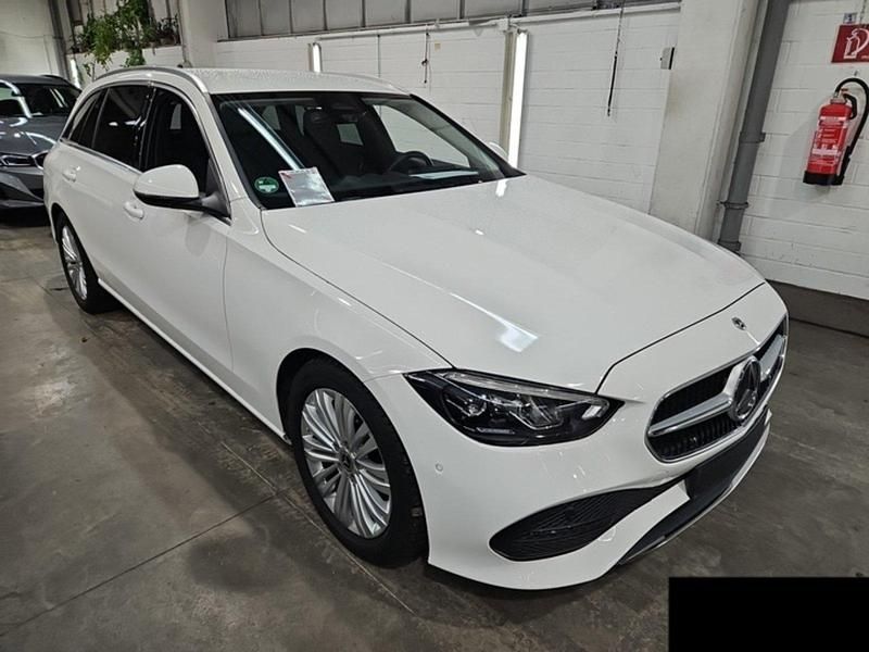 Gebraucht Mercedes C220 199 PS (146 kW) 2023 Weiß Kombi