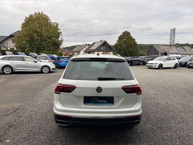 Gebraucht VW Tiguan Life 150 PS (110 kW) 2022 Weiß SUV