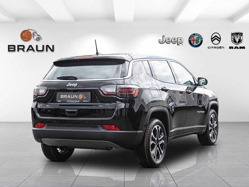 Gebraucht Jeep Compass Altitude 131 PS (96 kW) 2025 Solid black SUV