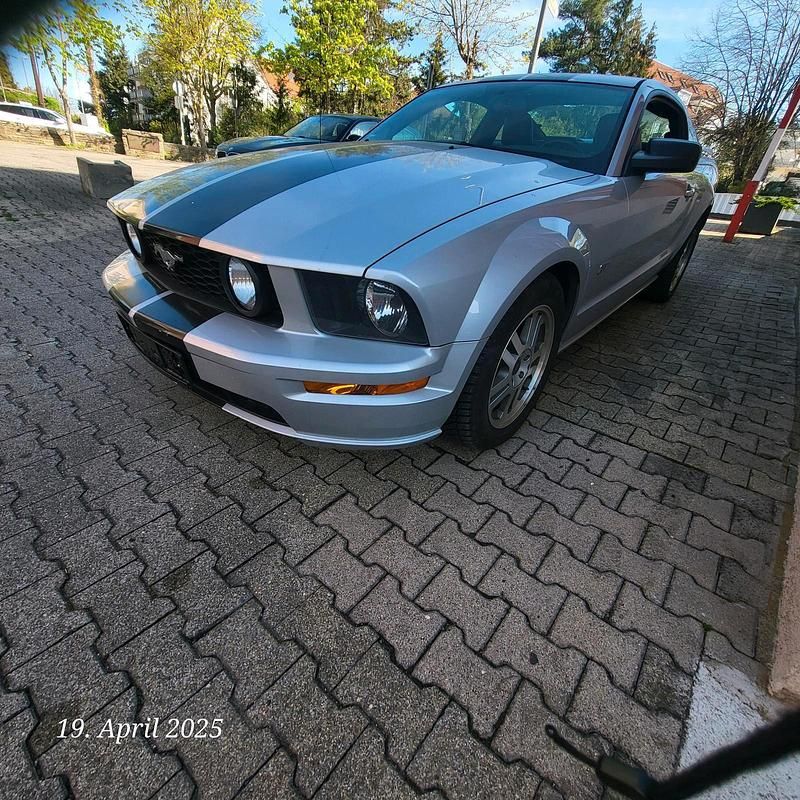Silber Gebraucht 2005 Ford Mustang Coupé | 13.900 € - Bild 1/4