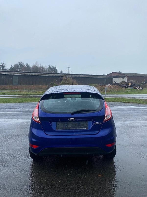 Gebraucht Ford Fiesta Trend 60 PS (44 kW) 2014 Blau Kleinwagen