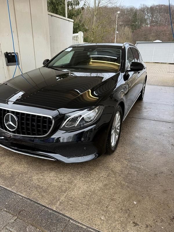 Gebraucht Mercedes E220 194 PS (142 kW) 2018 Schwarz Kombi