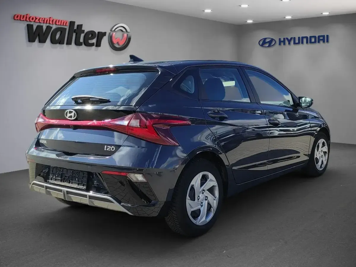 Gebraucht Hyundai i20 Select 101 PS (74 kW) 2025 Grau Kleinwagen