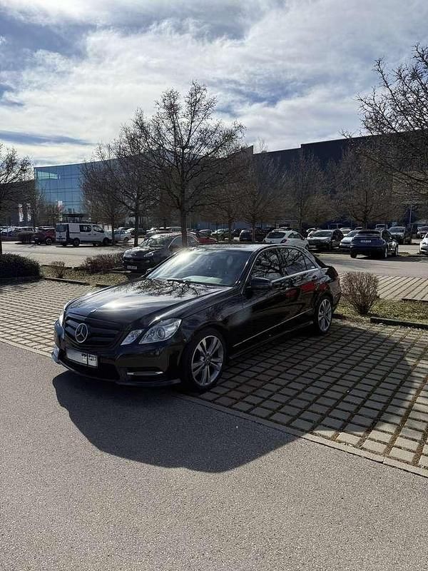 Gebraucht Mercedes E220 Elegance 170 PS (125 kW) 2012 Limousine