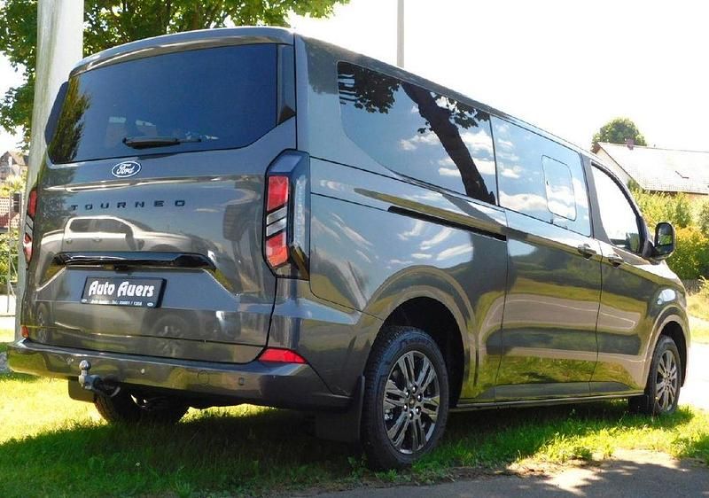 Neu Ford Tourneo Titanium 170 PS (125 kW) 2026 Grau Van / Kleinbus