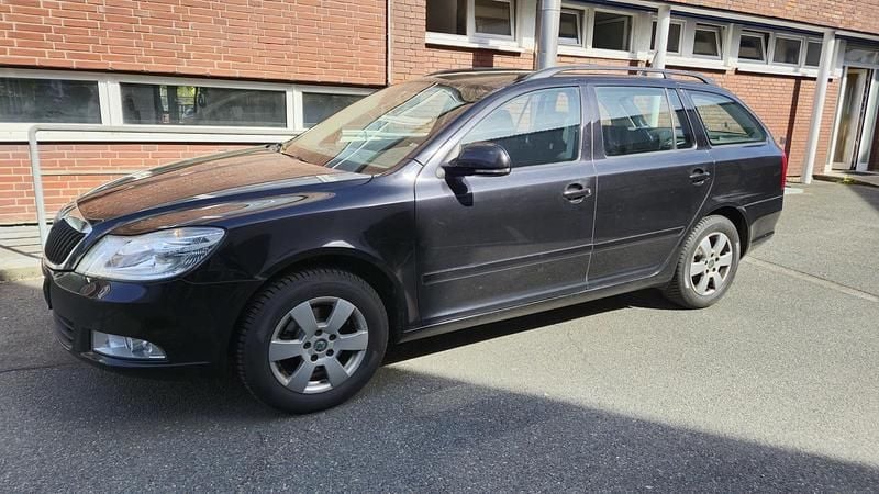 Gebraucht Skoda Octavia Impuls Edition 105 PS (77 kW) 2011 Schwarz Kombi