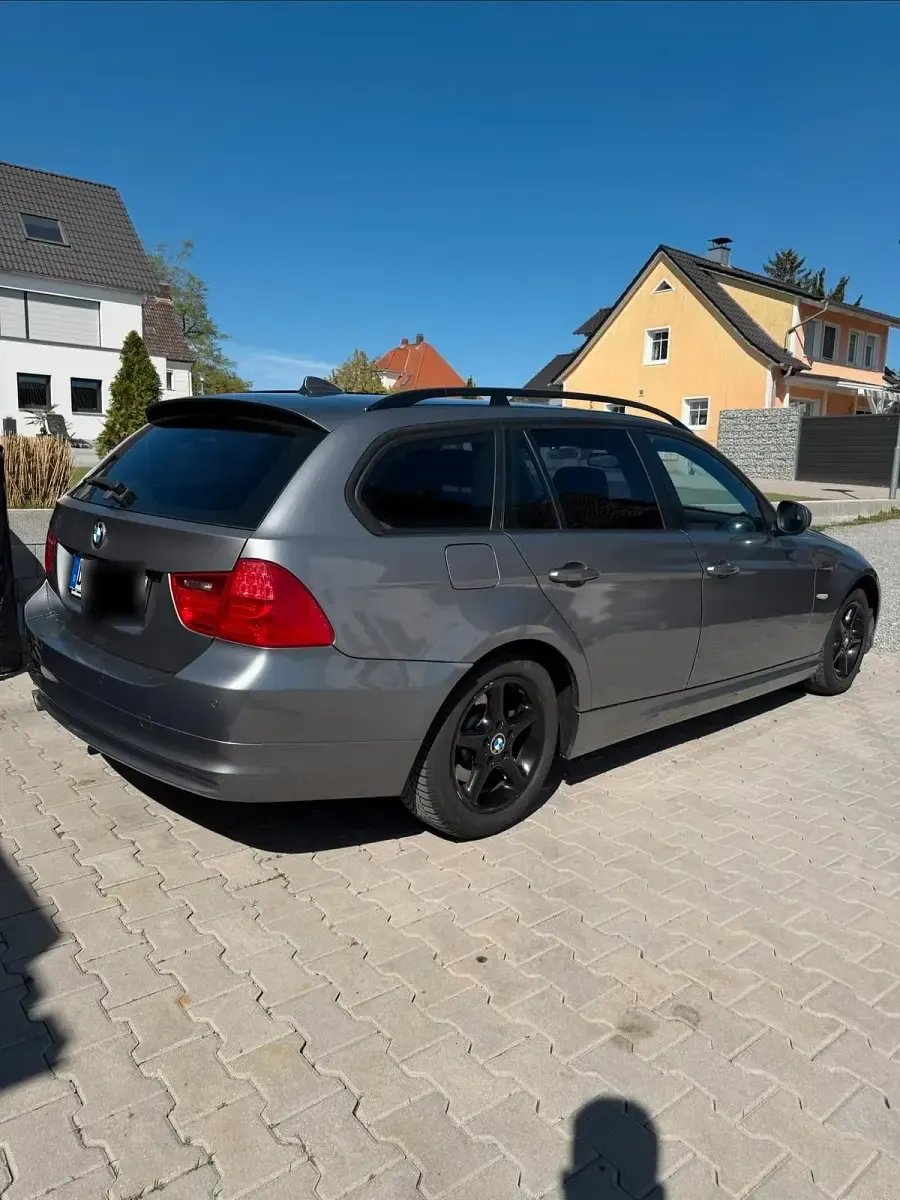 Gebraucht BMW 320 Basis 177 PS (130 kW) 2008 Grau Kombi