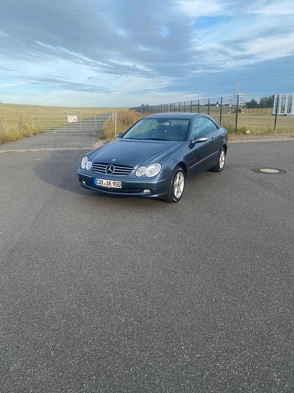 Blau Gebraucht 2004 Mercedes CLK240 Elegance Coupé | 6.999 € (Superpreis) - Bild 1/4