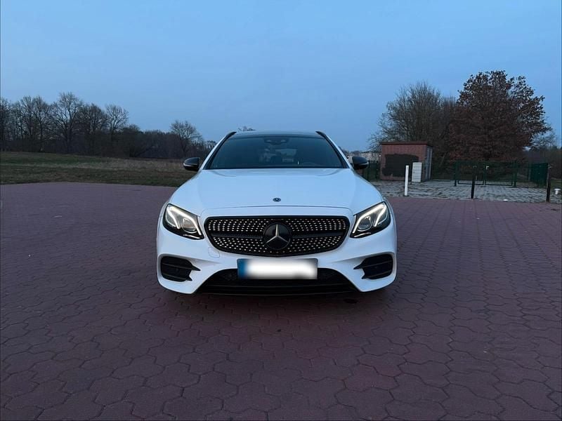 Gebraucht Mercedes E220 AMG 194 PS (142 kW) 2019 Weiß Kombi