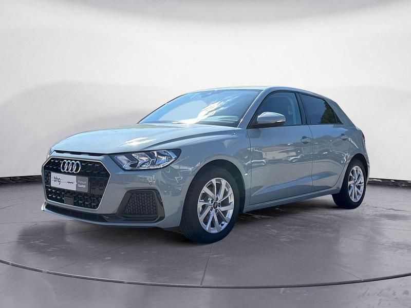 Grau Neu 2025 Audi A1 Sportback Advanced Plus Kleinwagen | 22.091 € (Superpreis) - Bild 1/4