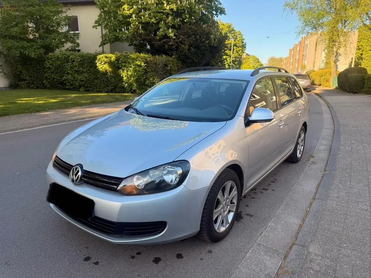Gebraucht VW Golf VI 105 PS (77 kW) 2010 Silber Kleinwagen
