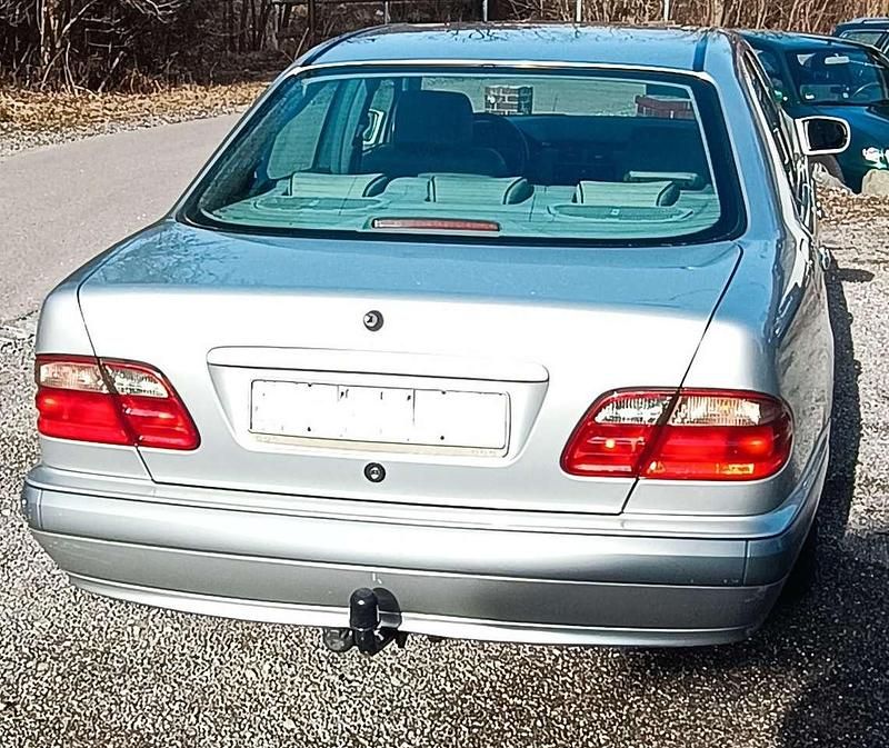 Gebraucht Mercedes E200 Classic 136 PS (100 kW) 1999 Limousine