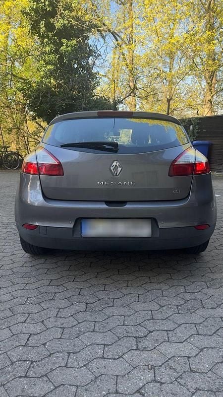 Gebraucht Renault Mégane Dynamique 106 PS (77 kW) 2010 Silber Limousine