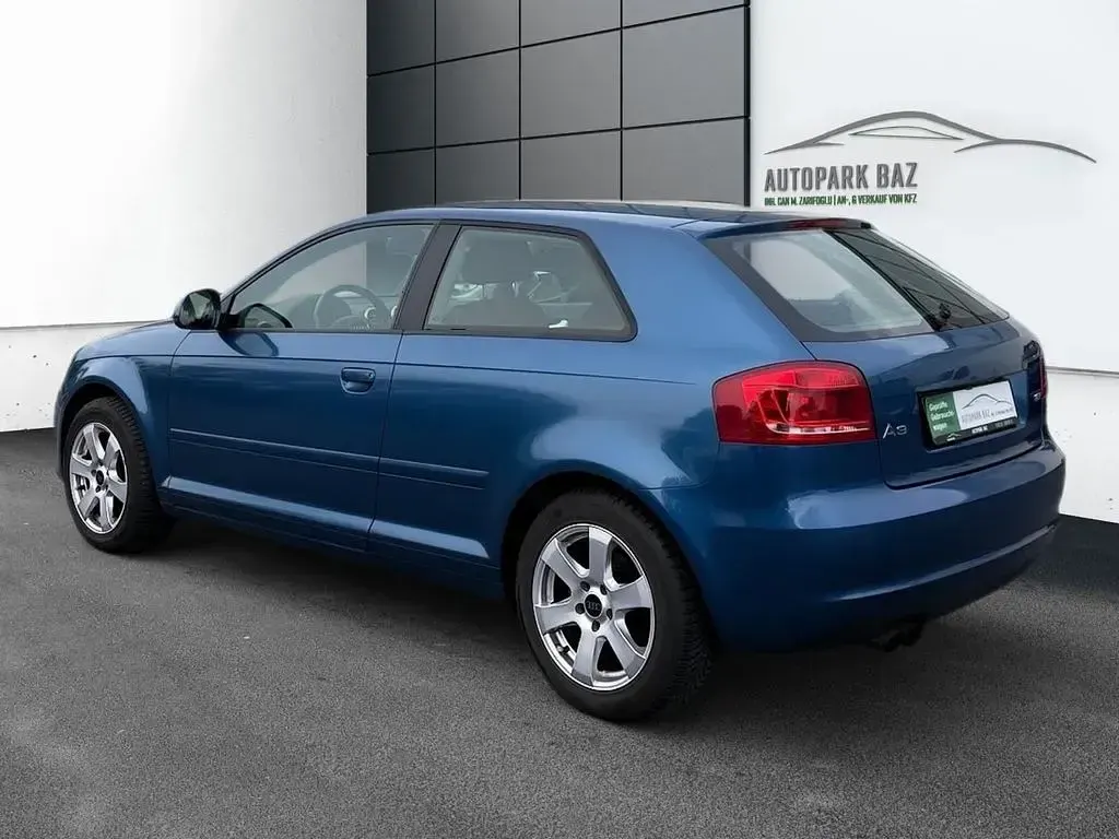 Gebraucht Audi A3 Ambiente 160 PS (117 kW) 2009 Blau Kleinwagen