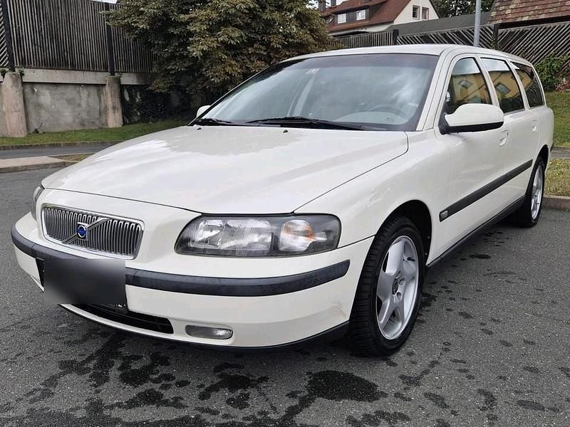 Weiß Gebraucht 2001 Volvo V70 Kombi | 3.999 € - Bild 1/4