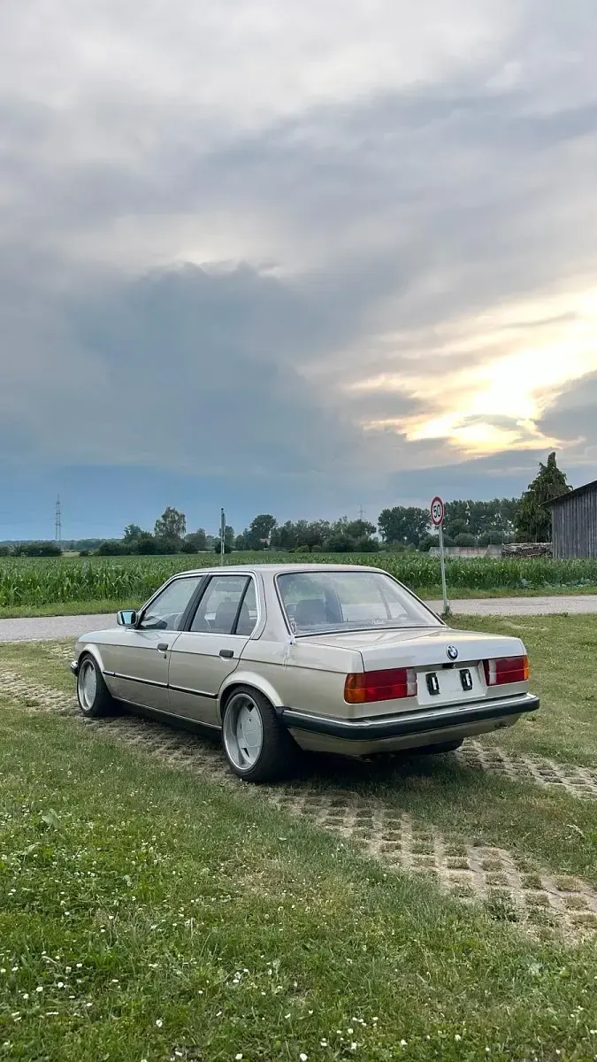 Gebraucht BMW 325 122 PS (89 kW) 1986 Beige Limousine