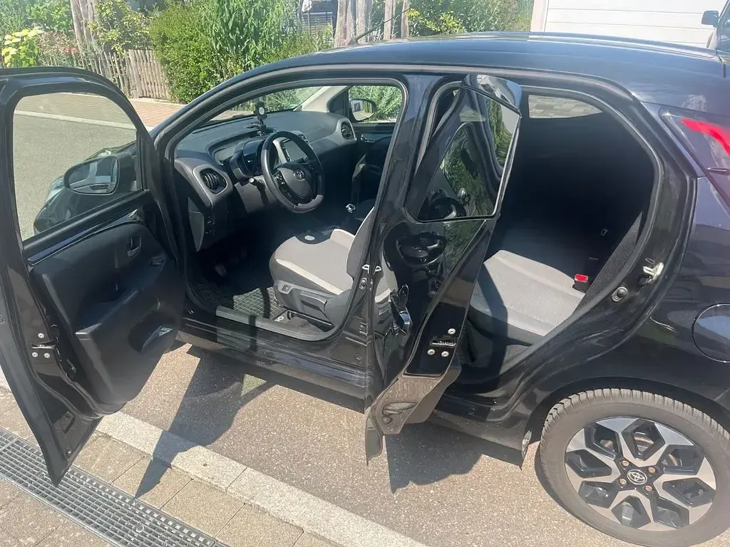 Gebraucht Toyota Aygo 72 PS (52 kW) 2020 Schwarz Kleinwagen