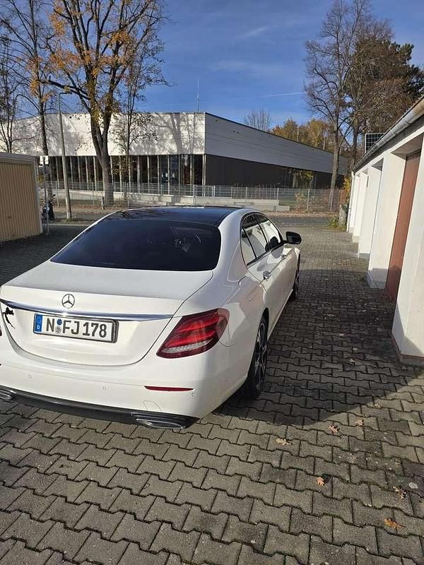 Gebraucht Mercedes E220 194 PS (142 kW) 2016 Weiß Limousine