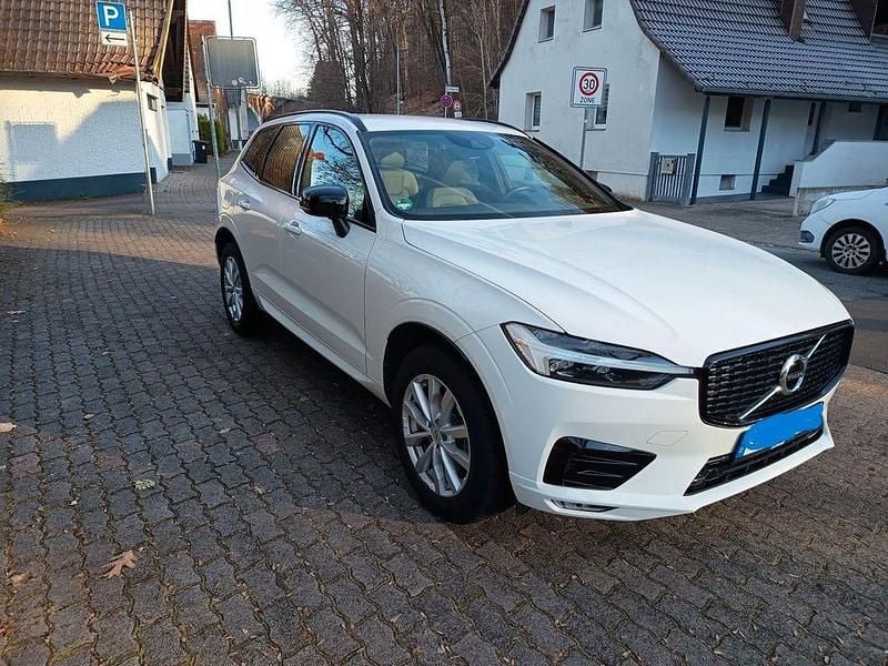 Grau Gebraucht 2020 Volvo XC60 Momentum SUV | 27.100 € (Guter Preis) - Bild 1/4