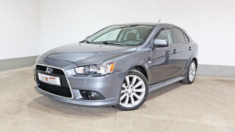 Grau Gebraucht 2011 Mitsubishi Lancer Sportback Intense Limousine | 4.000 € - Bild 1/4
