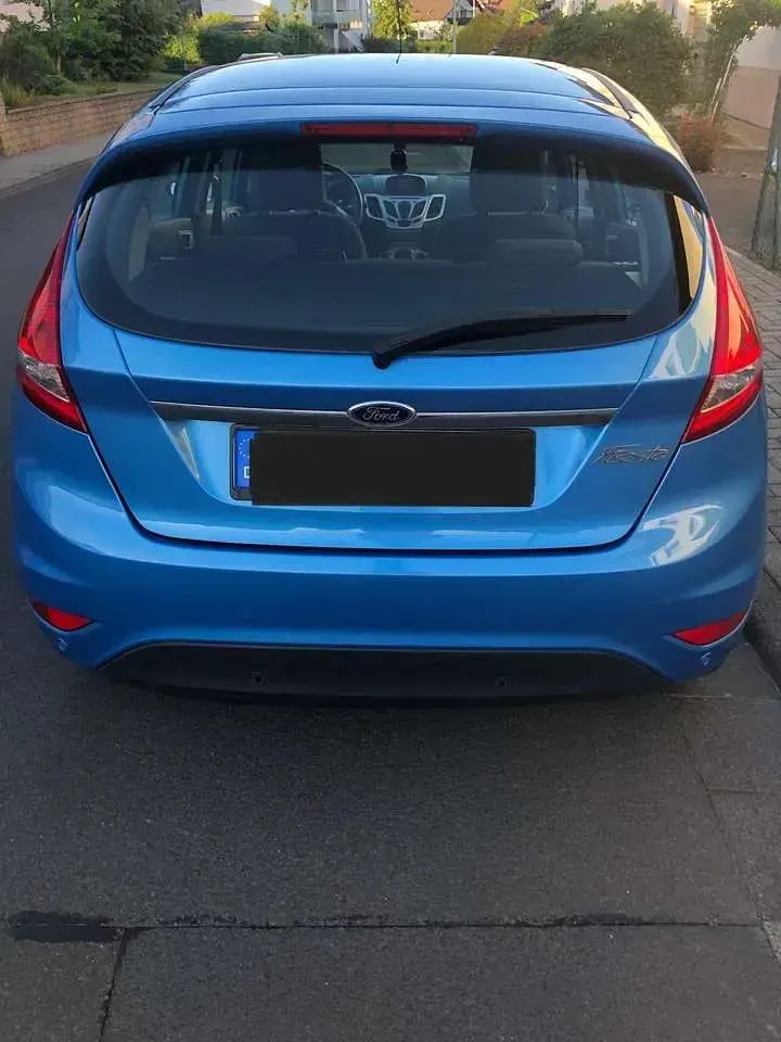 Gebraucht Ford Fiesta Titanium 97 PS (71 kW) 2012 Blau Limousine