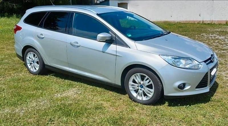 Gebraucht Ford Focus Trend 125 PS (91 kW) 2011 Silber Kombi