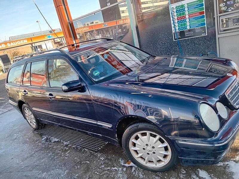 Gebraucht Mercedes E240 170 PS (125 kW) 2000 Blau Kombi