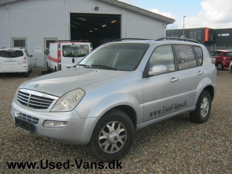 Silber Gebraucht 2005 Ssangyong Rexton SUV | 2.650 € - Bild 1/4