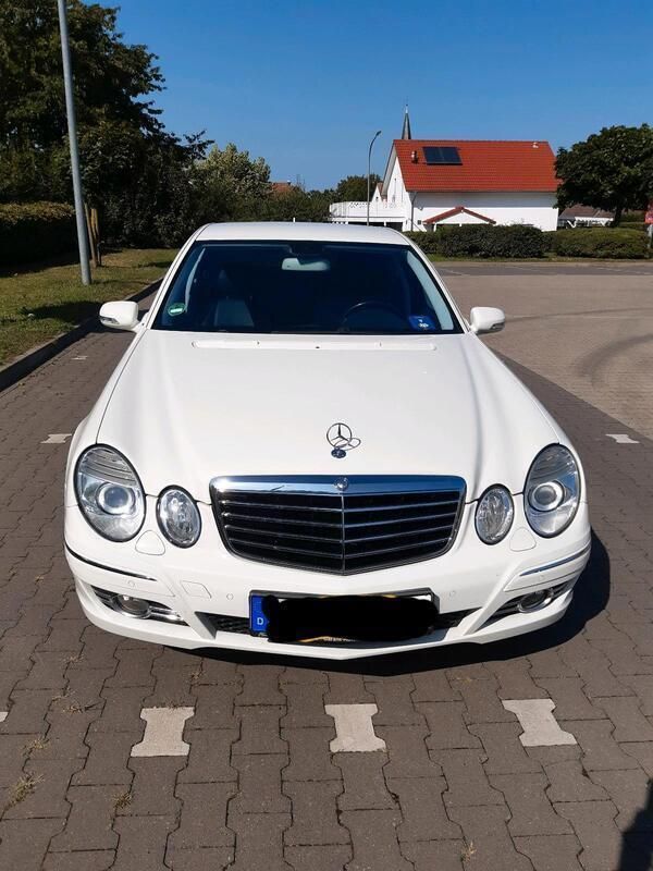 Weiß Gebraucht 2008 Mercedes E350 Avantgarde Limousine | 12.900 € (Fairer Preis) - Bild 1/4