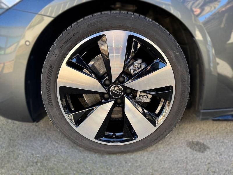 Gebraucht Audi A5 Sport 204 PS (150 kW) 2025 Grau Kombi