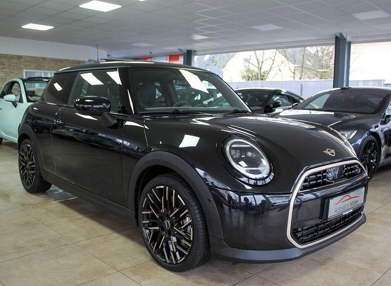 Gebraucht Mini Cooper Favoured 156 PS (114 kW) 2024 Schwarz Kleinwagen