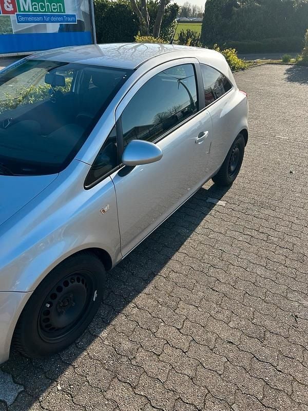 Gebraucht Opel Corsa 90 PS (66 kW) 2011 Silber Kleinwagen