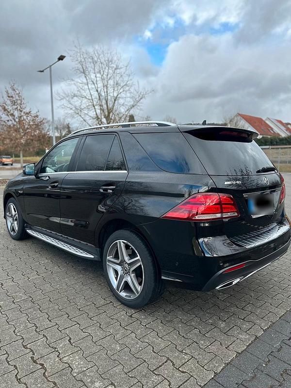 Gebraucht Mercedes GLE250 204 PS (150 kW) 2016 Schwarz SUV