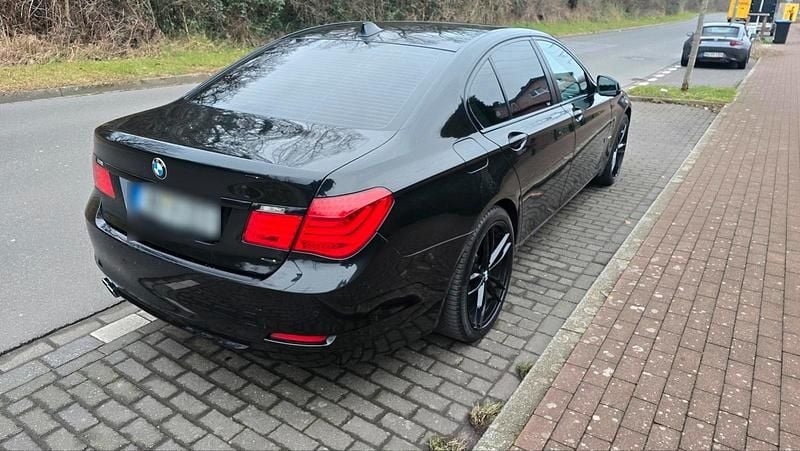Gebraucht BMW 730 245 PS (180 kW) 2012 Schwarz Limousine
